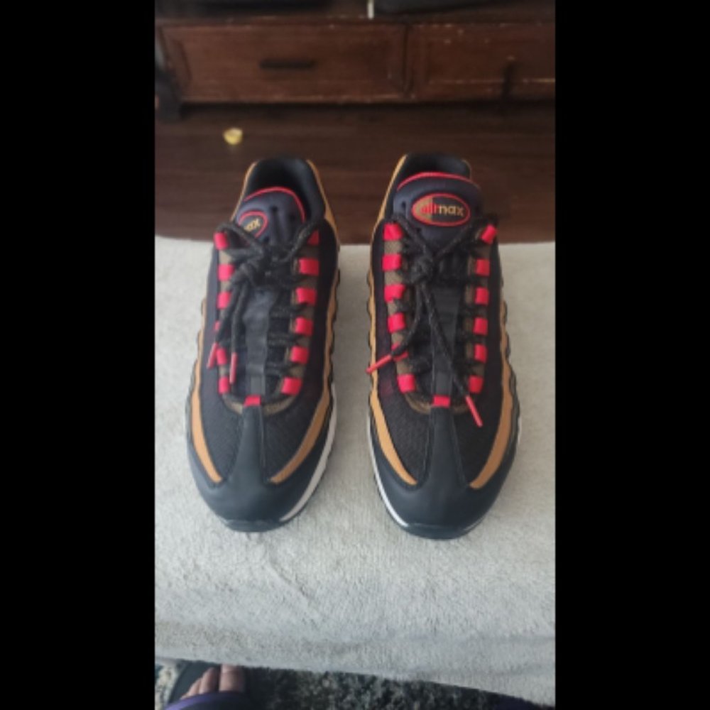(24 Hour Sale!!!) EUC Nike Air Max 95
